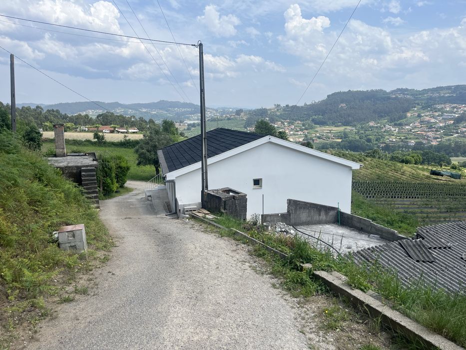 Moradia T3+1 em Gémeos, Guimarães
