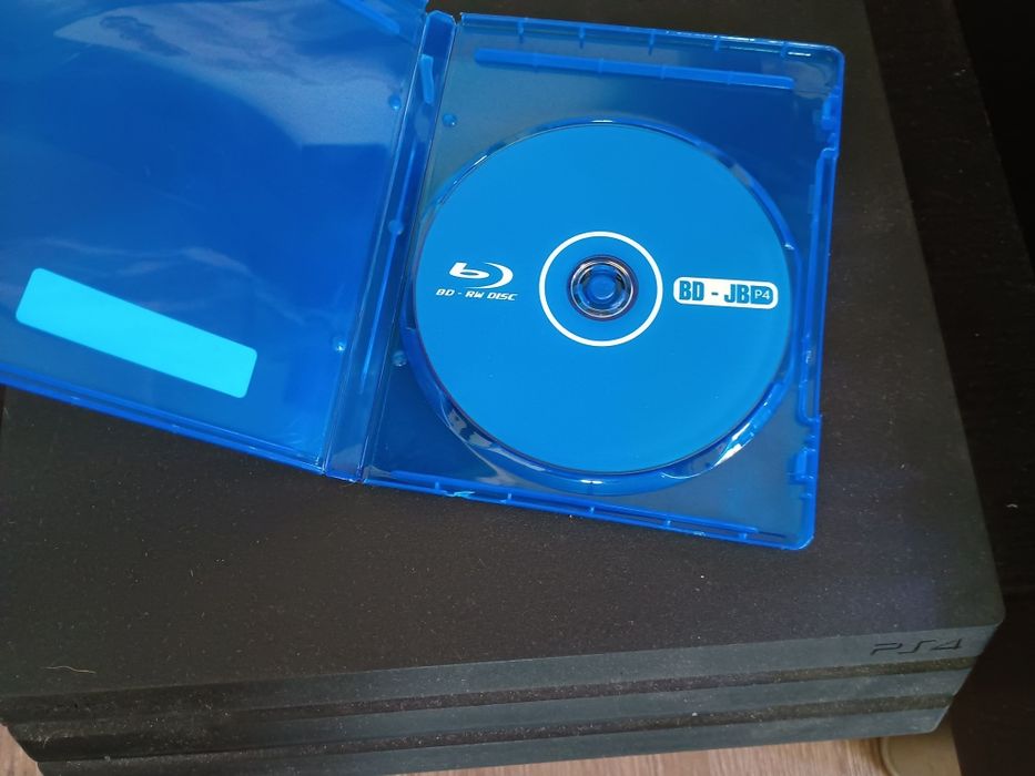 PS4 Pro 12.52 com disco blu-ray especial