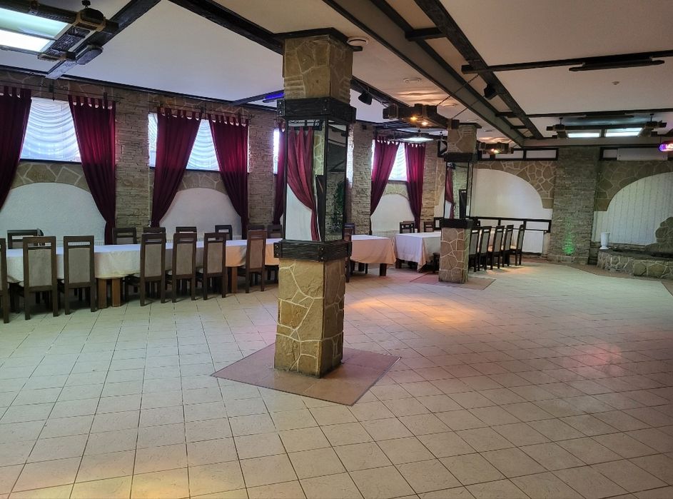 Продається окрема будівля.