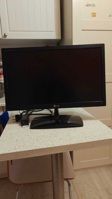 Monitor 19 cały, bardzo dobrym stanie LG