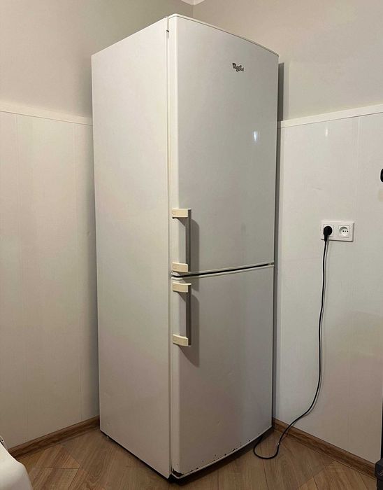 Холодильник Whirpool