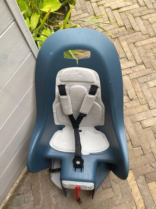 Fotelik rowerowy Decathlon B'Twin mocowany do bagażnika