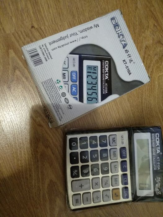 Косметическое зеркало с подсветкой; калькулятор