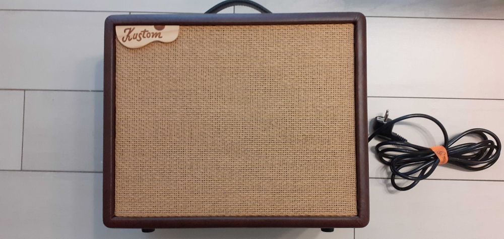 Piękny wzmacniacz do gitary elektroakustycznej KUSTOM ,stan idealny !!