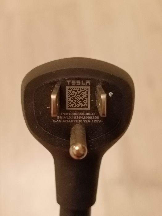 Адаптери Tesla (Type 1 J1772 і NEMA 5-15 12A)