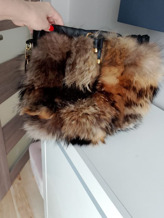 Cudowna torebka z futrem naturalnym