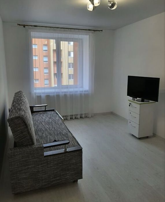 Оренда 1 кім просп. Злуки