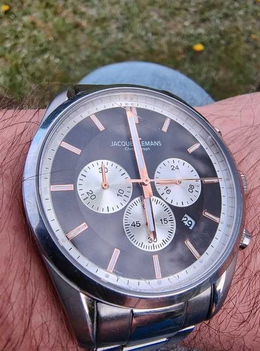 Modny, praktyczny, sportowy chronograf znanej i popularnej marki Jacques Lemans