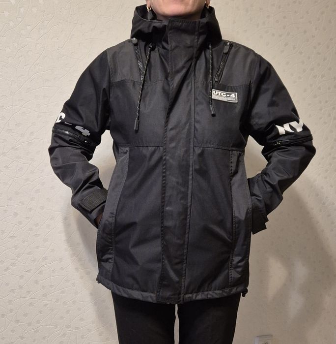 Нова спортивна куртка унісекс