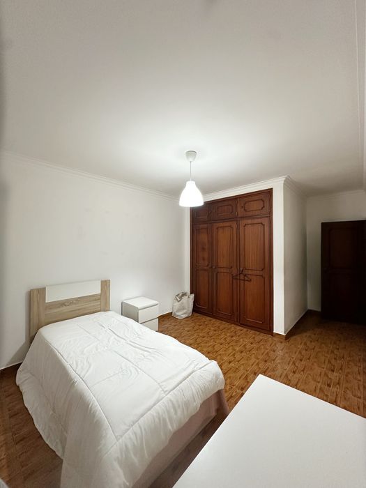 Aluga-se quarto em Carcavelos