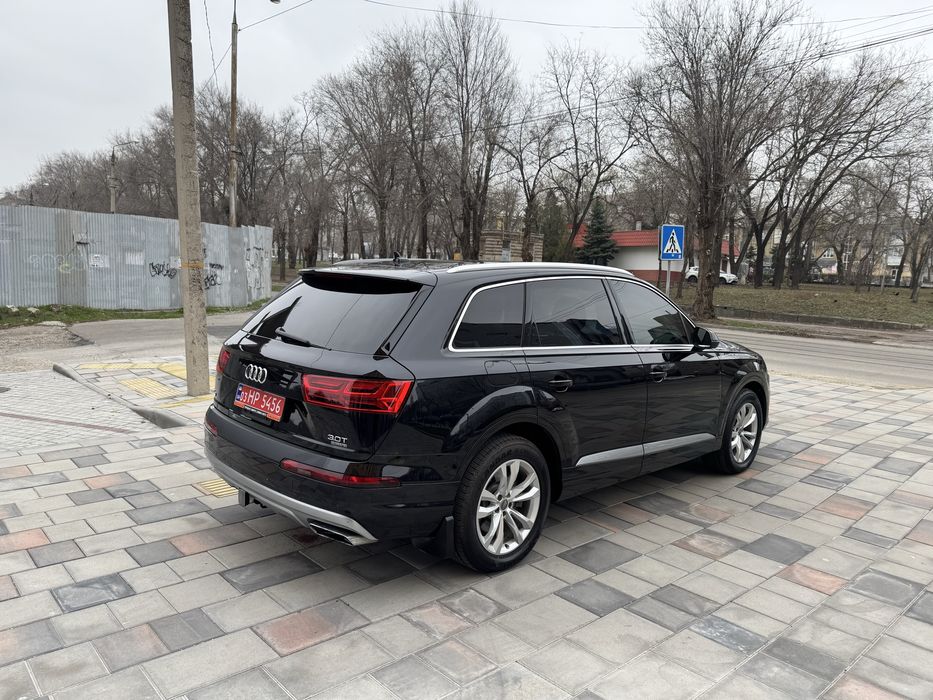 Продам Audi Q7 7 мест