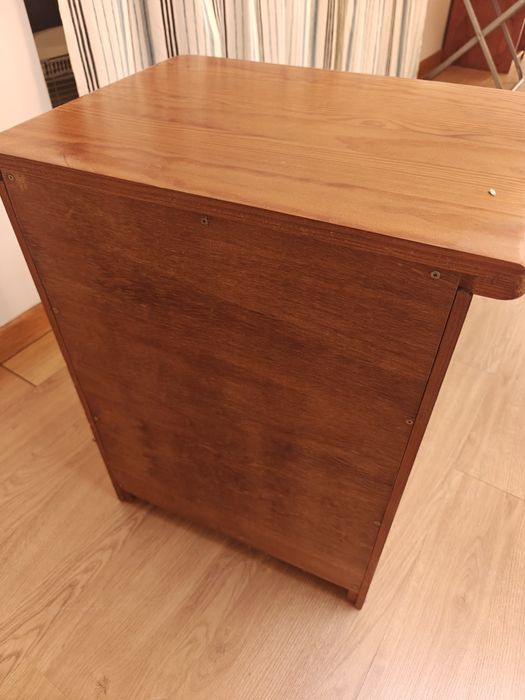 Mesa de Cabeceira em Pinho Maciço ARC (3 Gavetas) - Disponível Par