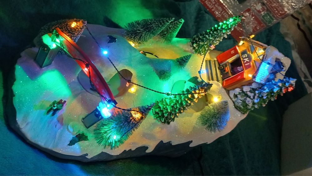 Новорічна інсталяція лижний курорт новорічний декор