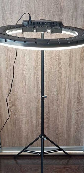 Профессиональный свет! Кольцевая лампа в салон красоты со штативом