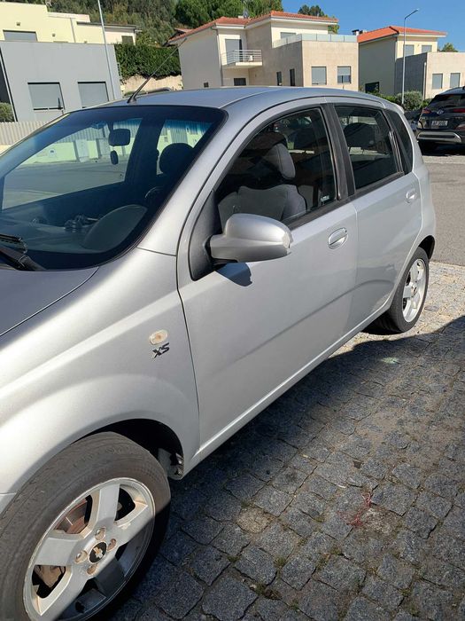 Chevrolet Kalos 1.2 a gasolina, ano 2006, com apenas 162.459 km.