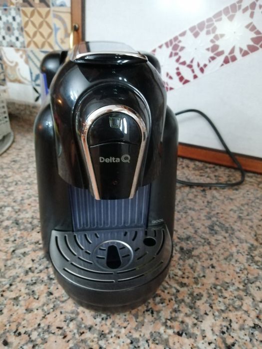 Máquina de café delta avariada