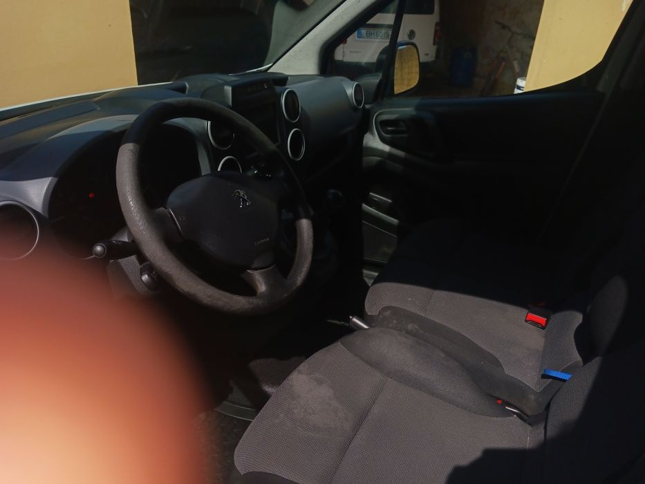 Peugeot Partner 08- 2018 1.6 BlueHDi 90 cv com GPS carplay em excelente estado