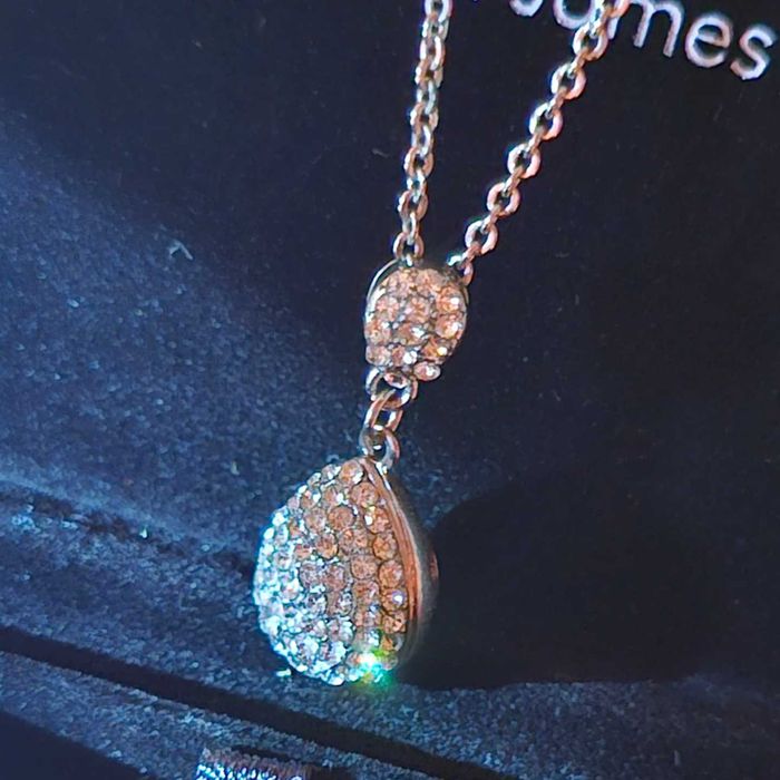 Шикарне кольє з сяючою підвіскою з кристалами Swarovski