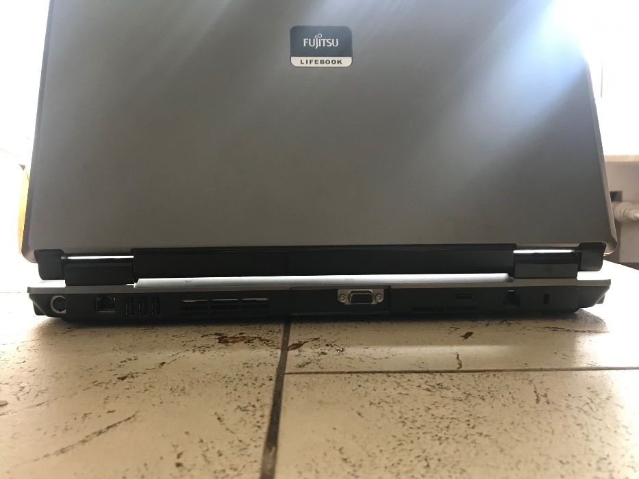 Laptop Fujitsu LifeBook N6420 17''