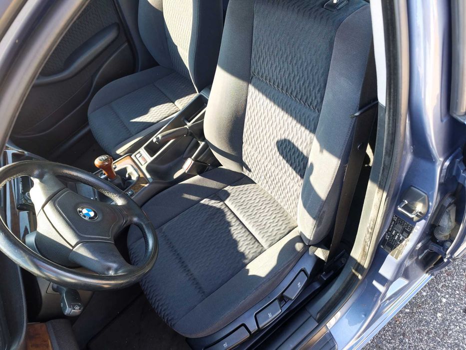 BMW 320D   sedan