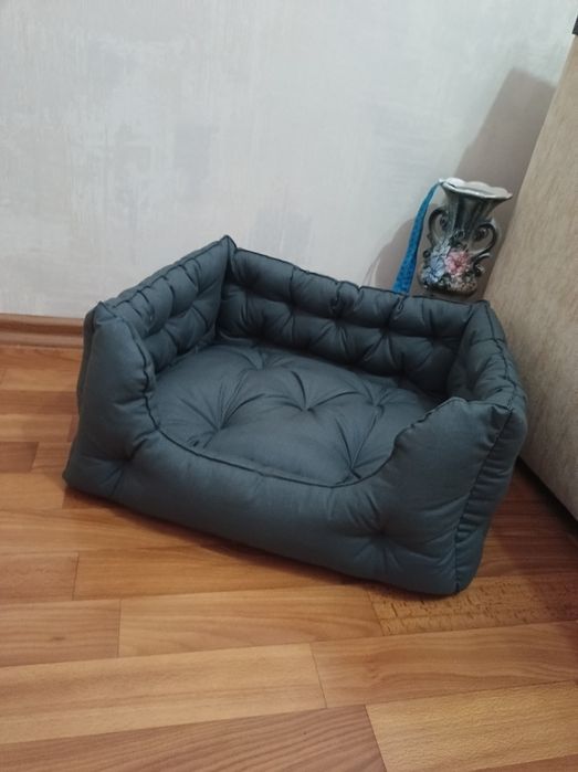 Лежанки для собак та котів.