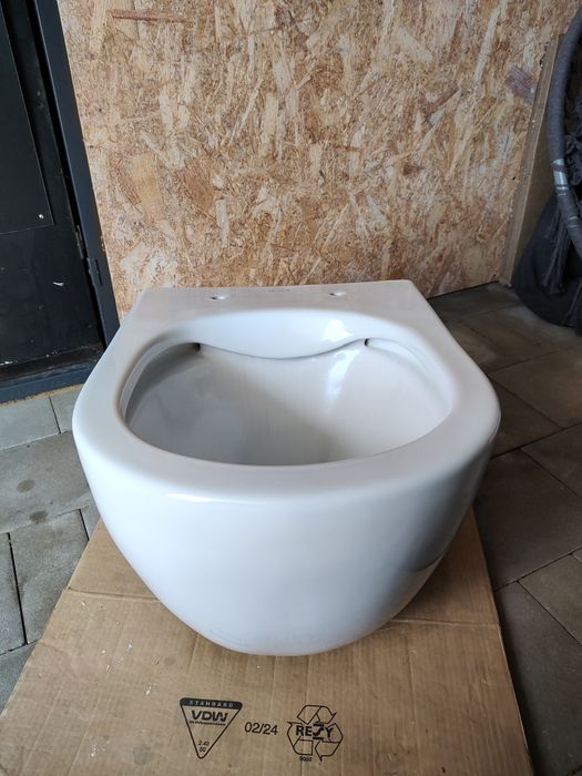 Miska WC podwieszana LAVEO