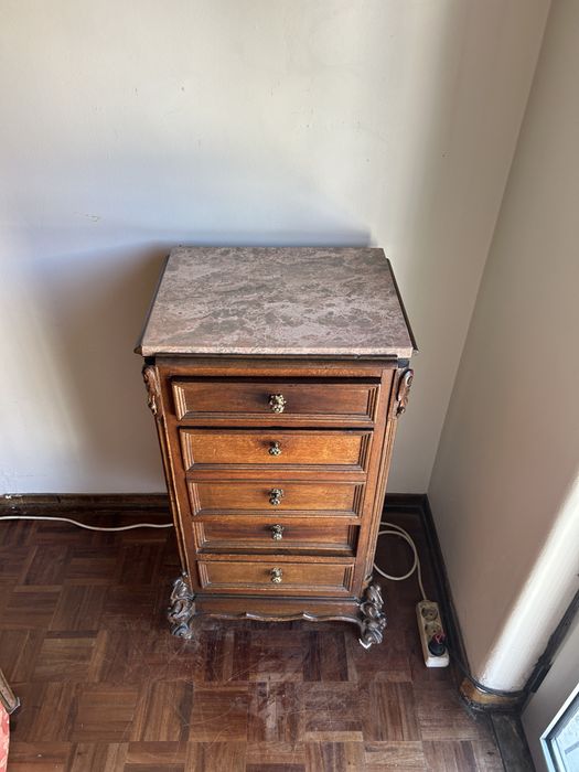 Mesa de cabeceira alta