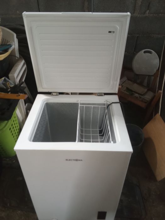 Vendo arca congeladora como nova qualquer pode contactar 968322176