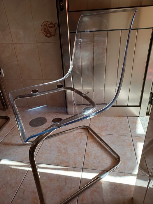 Cadeira transparente IKEA