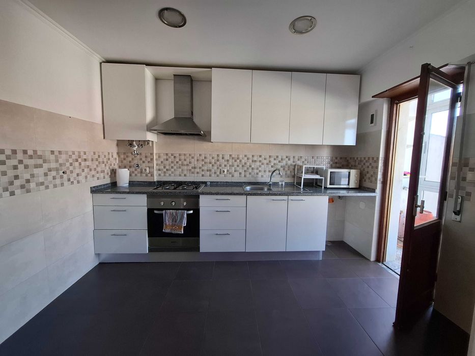 Arrenda-se t3 remodelado com vista Rio