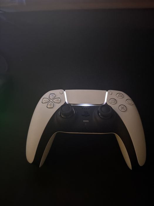 Nowiutki, oryginalny pad do ps5 pro
