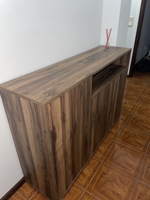 Sapateira de madeira