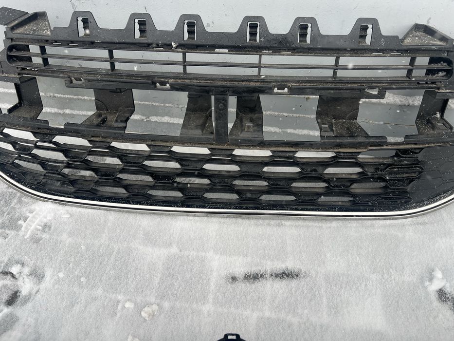 Citroen c4 grand picasso решітка радіатора.