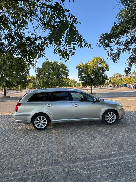 Toyota Avensis SW 2.0 D-4D foto 2