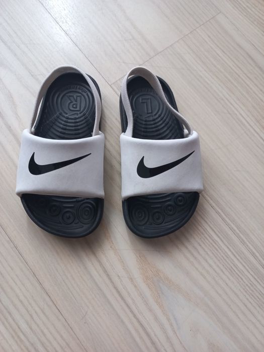 Chinelos Nike tamanho 25