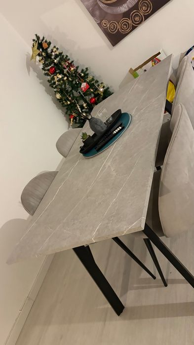 Mesa de jantar cinzenta