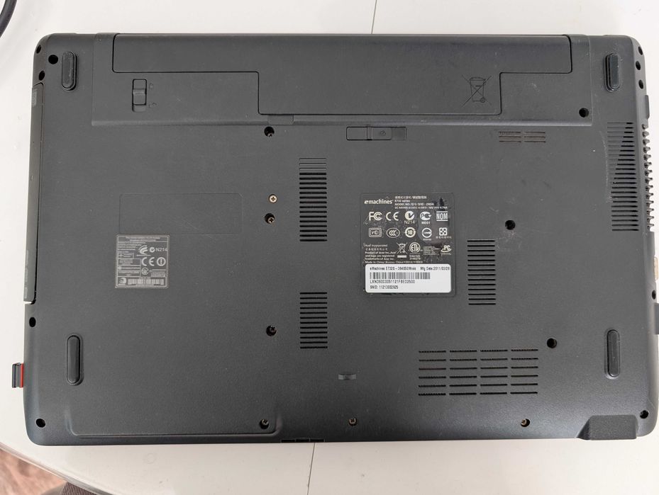 Acer eMachines E732G (i3 2,53 ГГц, 8 RAM, 60 SSD + 500 HDD)
