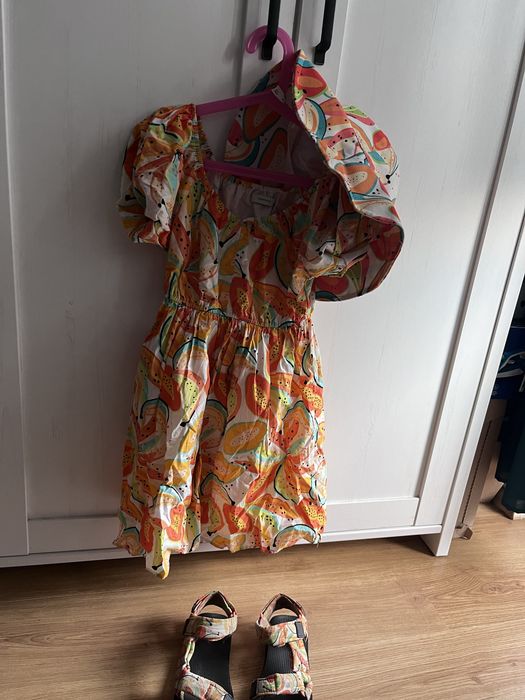 Sukienka  z sandałkami  plus kapelusz dla dziewczynki