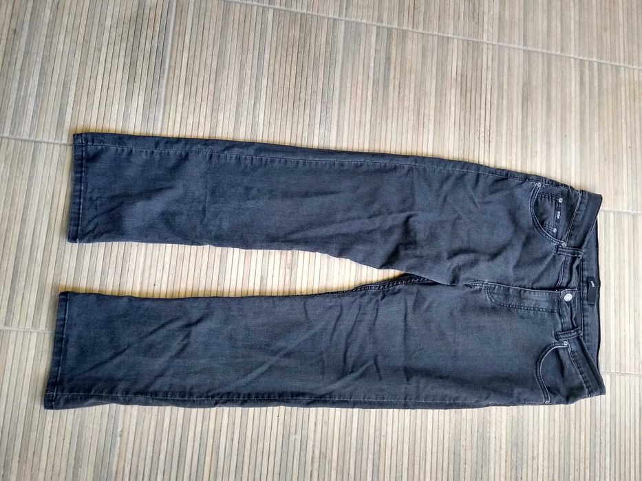 Czarne spodnie jeansowe Hugo Boss 34
