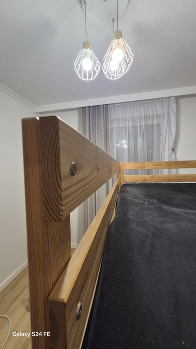 Łóżko piętrowe .