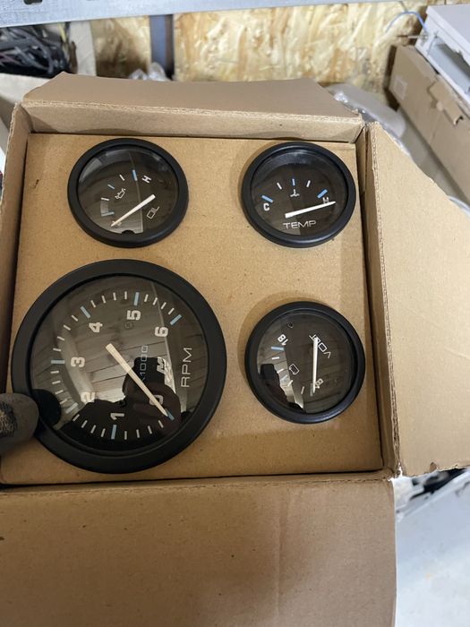 Продам Glastron CX19