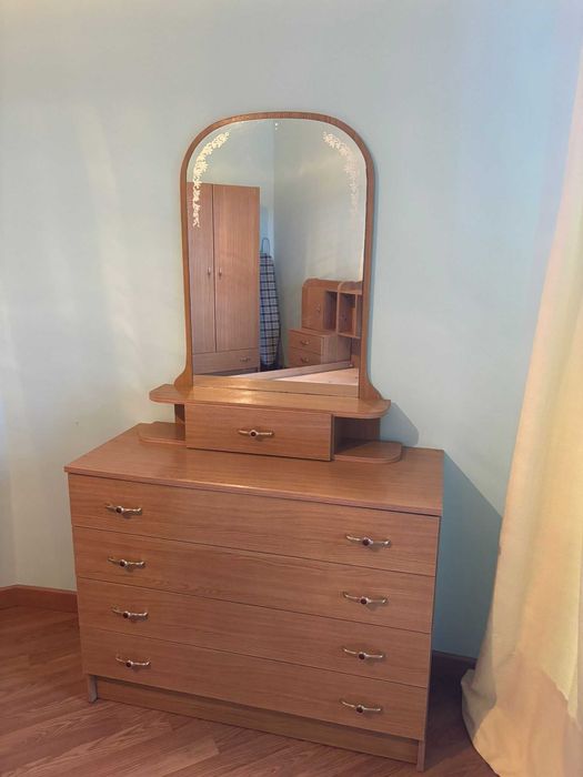 Cómoda com espelho