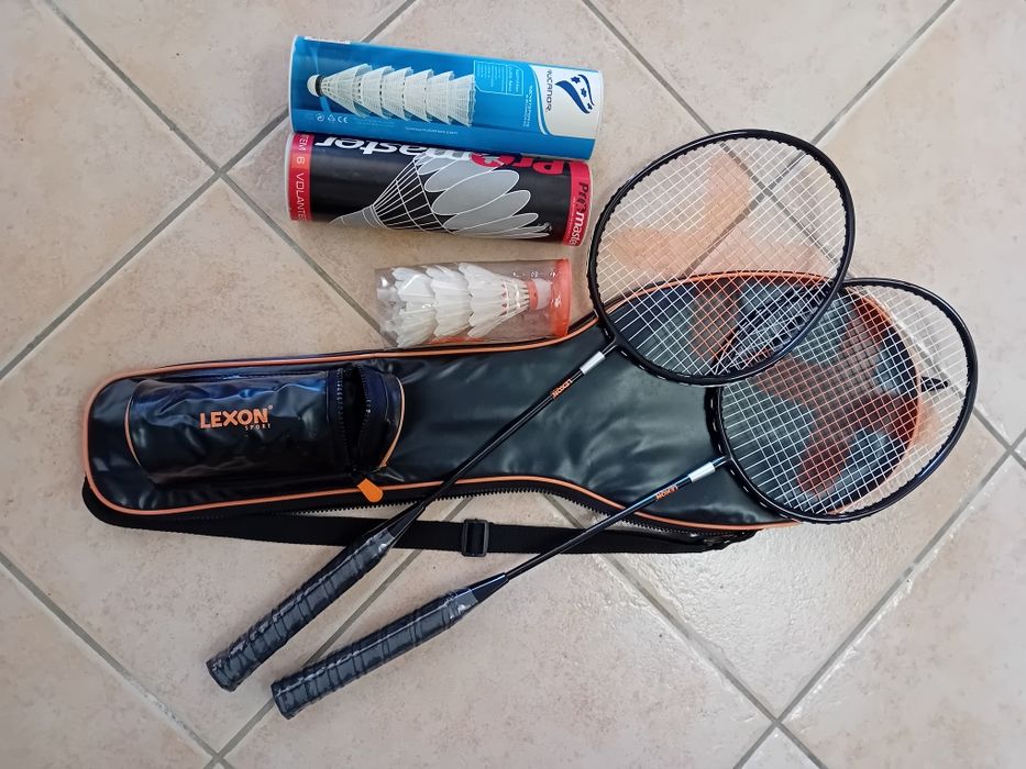 Conjunto de badminton, tudo novo a estrear.