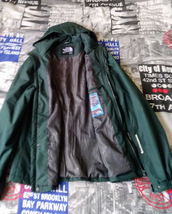 Продається осіння куртка