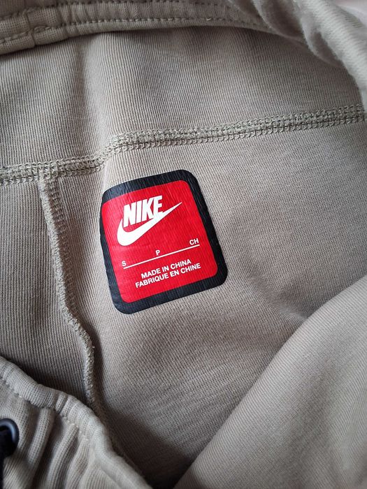 Nike Tech Fleece spodnie beżowe FB8002-247