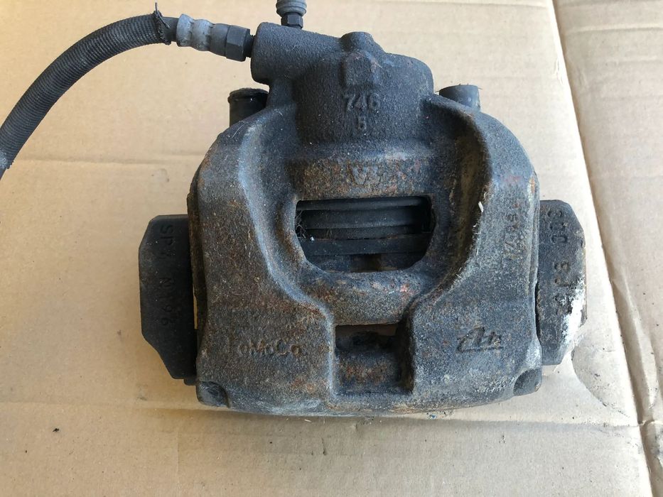 Zacisk hamulcowy przedni prawy Range Rover Evoque