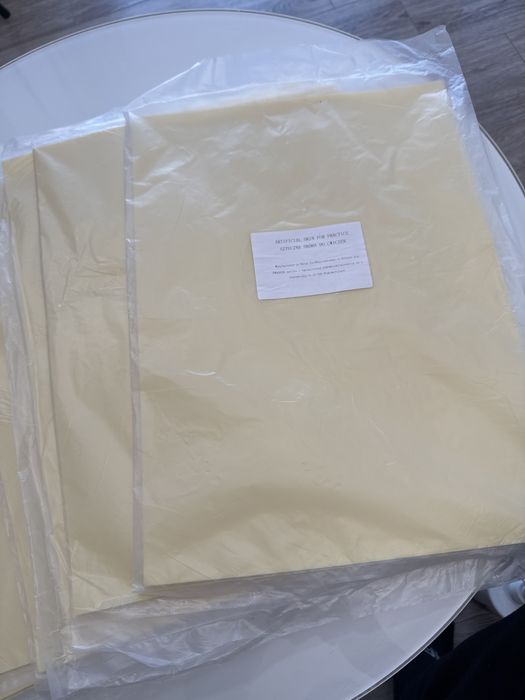 Sztuczna skóra do tatuażu 28x36cm – nowa – 40 zł za sztukę (9 szt.)