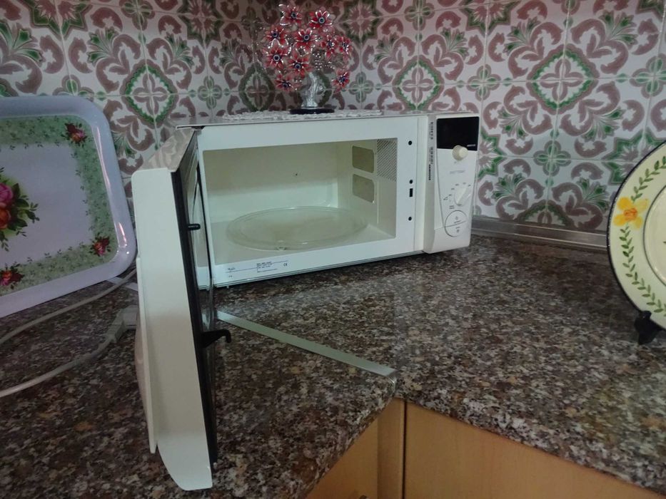 Micro-ondas Whirlpool branco – como novo