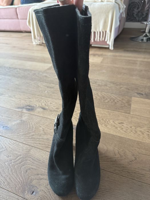 Zamszowe kozaki na obcasie Scholl rozm. 38