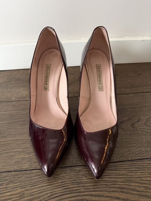 Śliwkowe szpilki Bravomoda.